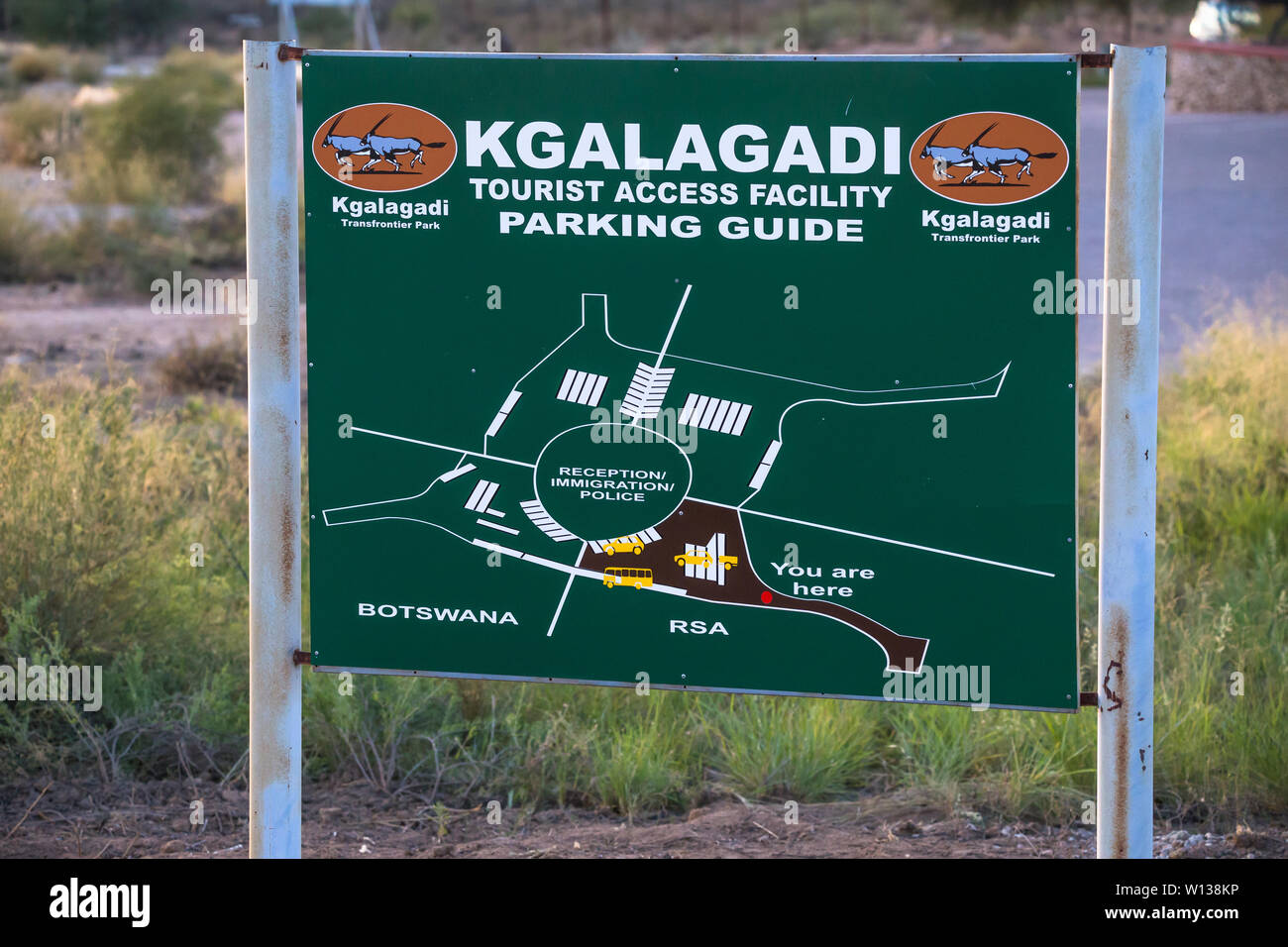 Informations touristiques sur panneau et carte diagramme de l'installation de l'accès et le stationnement au parc transfrontalier de Kgalagadi en Afrique du Sud Banque D'Images