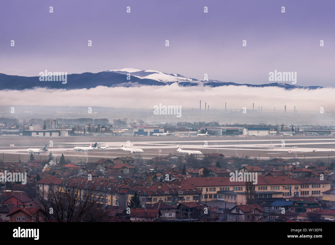 L'Aéroport International de Sofia, les forces spéciales, des aéronefs, des montagnes des Balkans, Kremikovtsi Banque D'Images