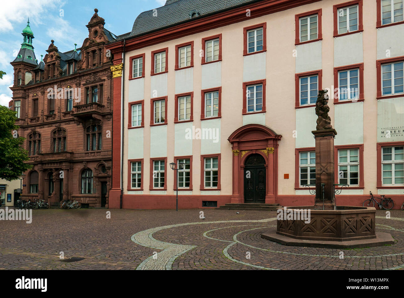HEIDELBERG, Allemagne - 16 juin 2019 : Musée Kurpfalzisches, contemporain des expositions sur 3 étages dans l'institution de l'art de l'AC, fondé en 1869, avec des Banque D'Images
