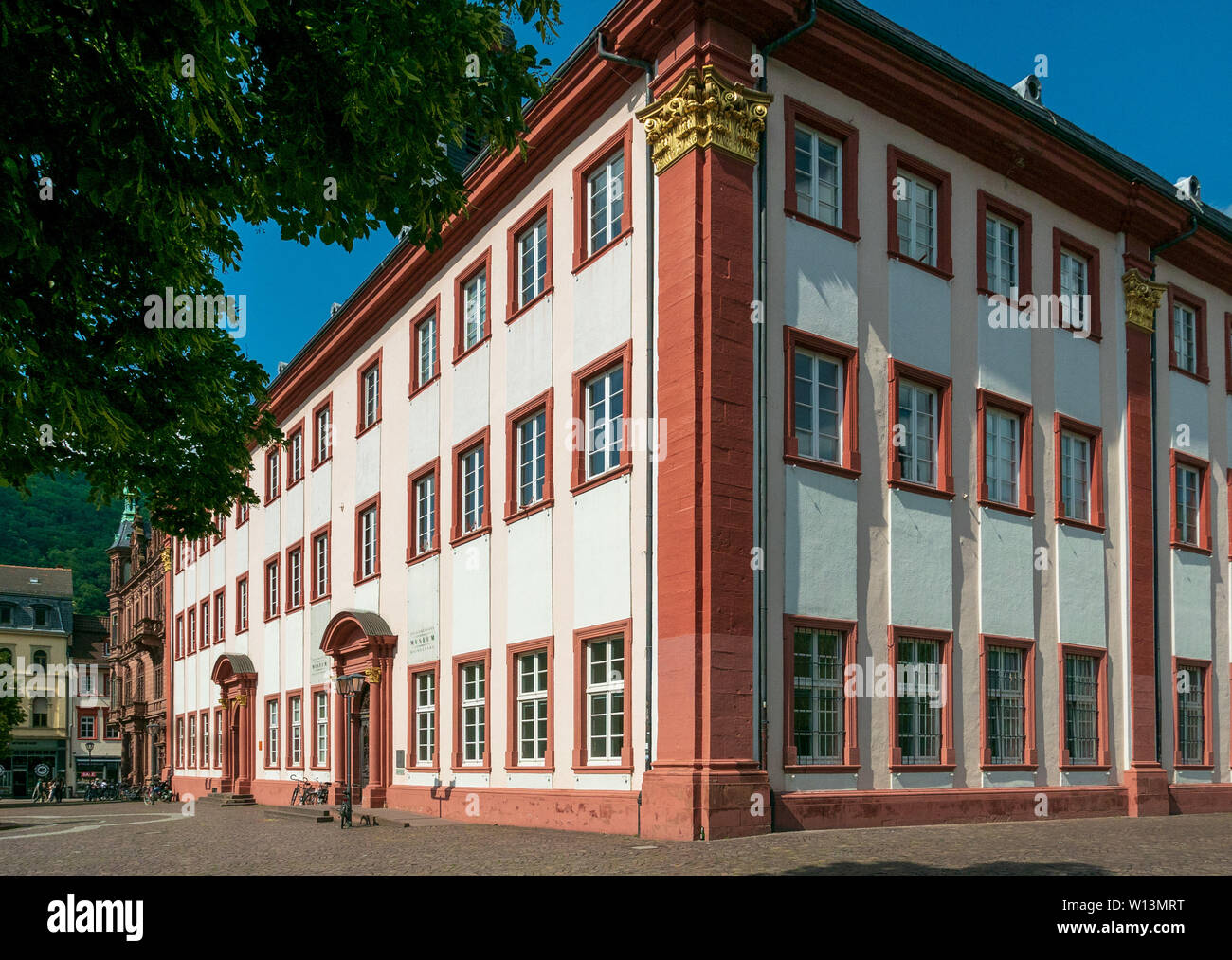 HEIDELBERG, Allemagne - 16 juin 2019 : Musée Kurpfalzisches, contemporain des expositions sur 3 étages dans l'institution de l'art de l'AC, fondé en 1869, avec des Banque D'Images