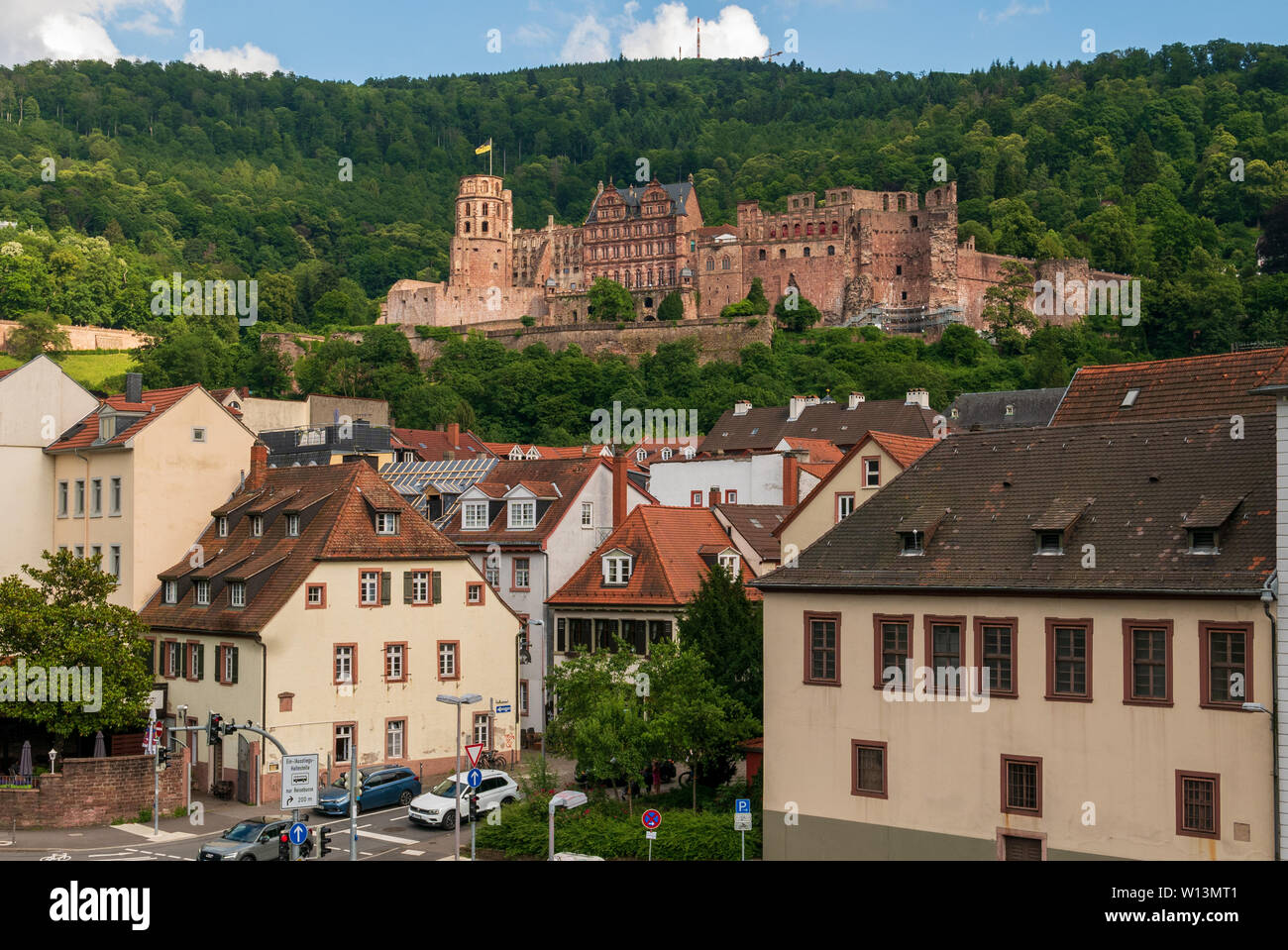 HEIDELBERG, Allemagne - 16 juin 2019 : vue sur les ruines du château de Heidelberg sur le côté de la rivière Neckar, de Banque D'Images