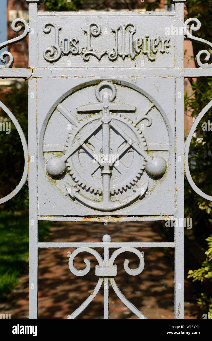 Papenburg, Allemagne/germany - mai 04, 2013 : Fraisage plaque à l'entrée de la ville historique de l'ancien bâtiment de bureau de chantier Meyer (meyerwerft) Banque D'Images