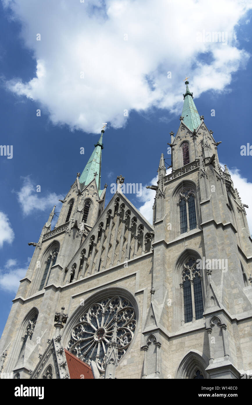 Visualiser jusqu'à tours principales de St Paul's Church à Munich, Allemagne Banque D'Images