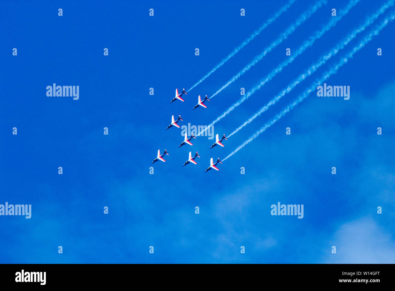 Kunstflugvorführung der "Patrouille de France" - 8 Alpha-Jets im Formationsflug Banque D'Images
