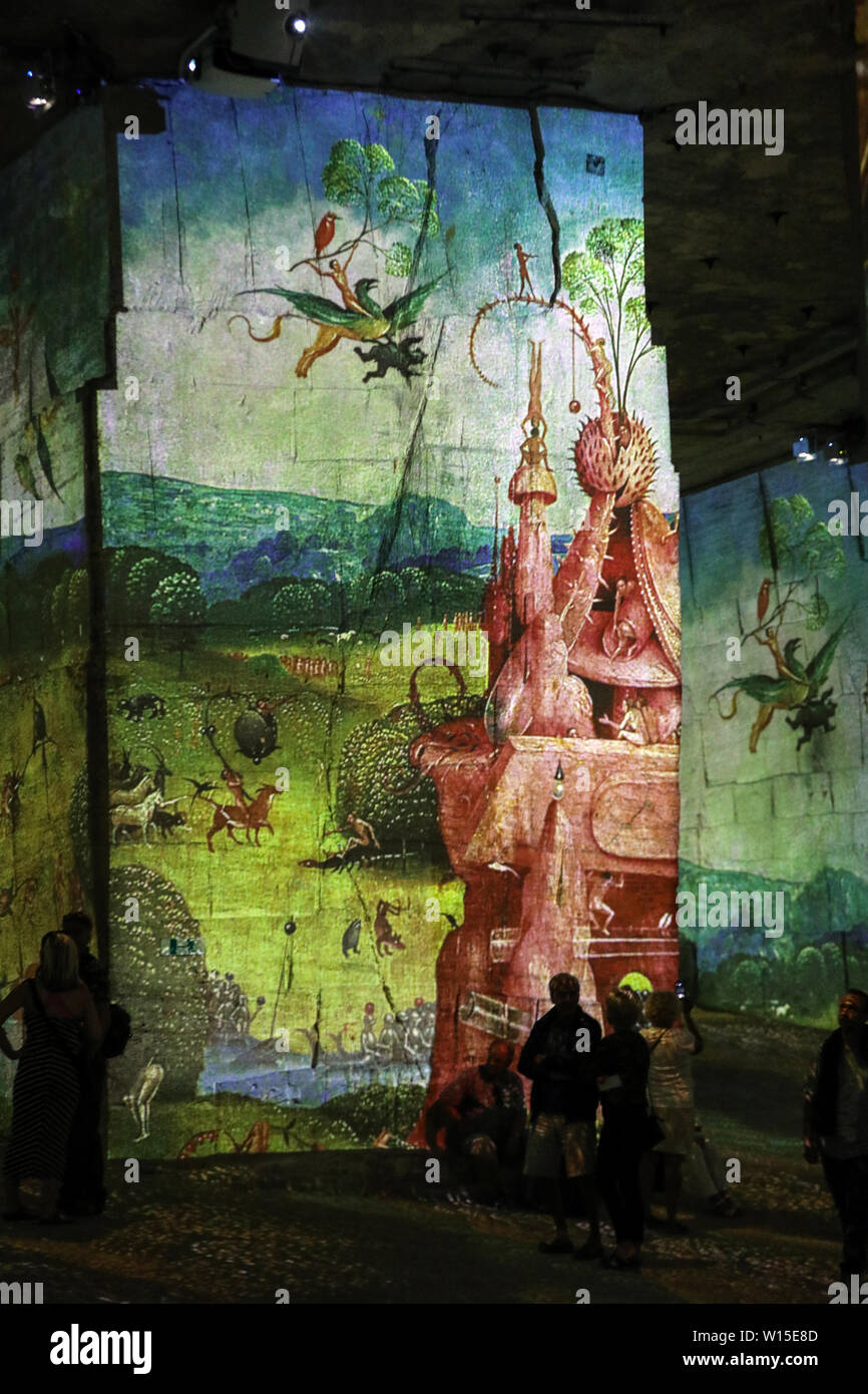 Les Baux, France - 26 juin 2017 : Le Fantastique et merveilleux monde de Bosch, Brueghel et Arcimboldo. Banque D'Images