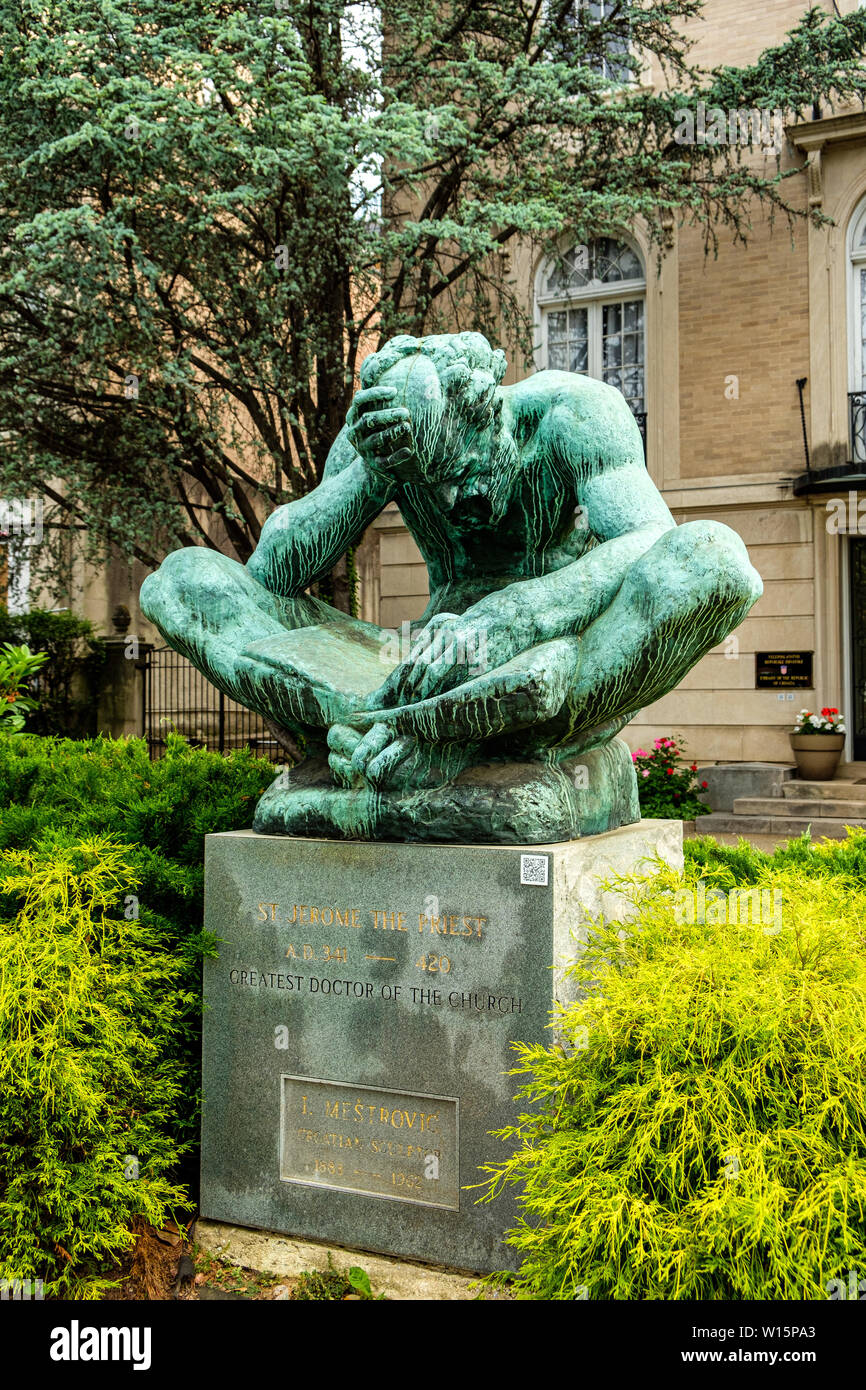 Saint Jérôme le prêtre Statue, Ambassade de Croatie, 2343 Massachusetts Avenue NW, Washington DC Banque D'Images