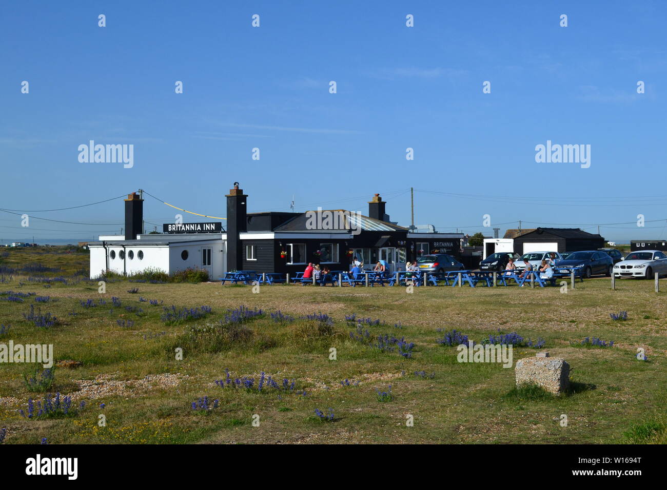 Le Pub Britannia, célèbre pour ses poissons et frites et grand ice cream, Dungeness, Kent, par une chaude journée d'été Banque D'Images