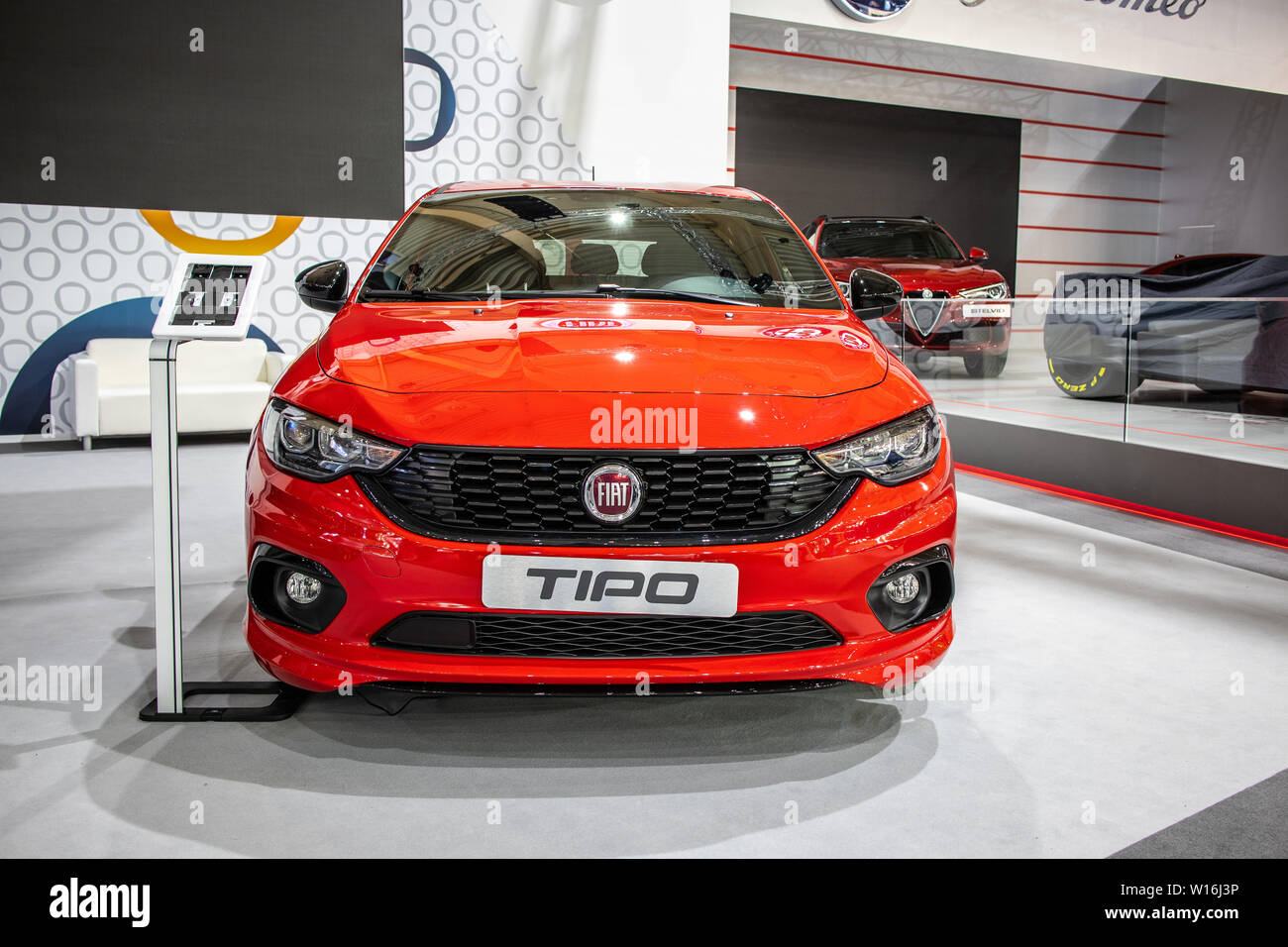 Poznan, Pologne, Mars 2019 : Fiat Tipo rouge Hatchback (5 portes) à Poznan International Motor Show, fabriqués et commercialisés par Fiat Banque D'Images