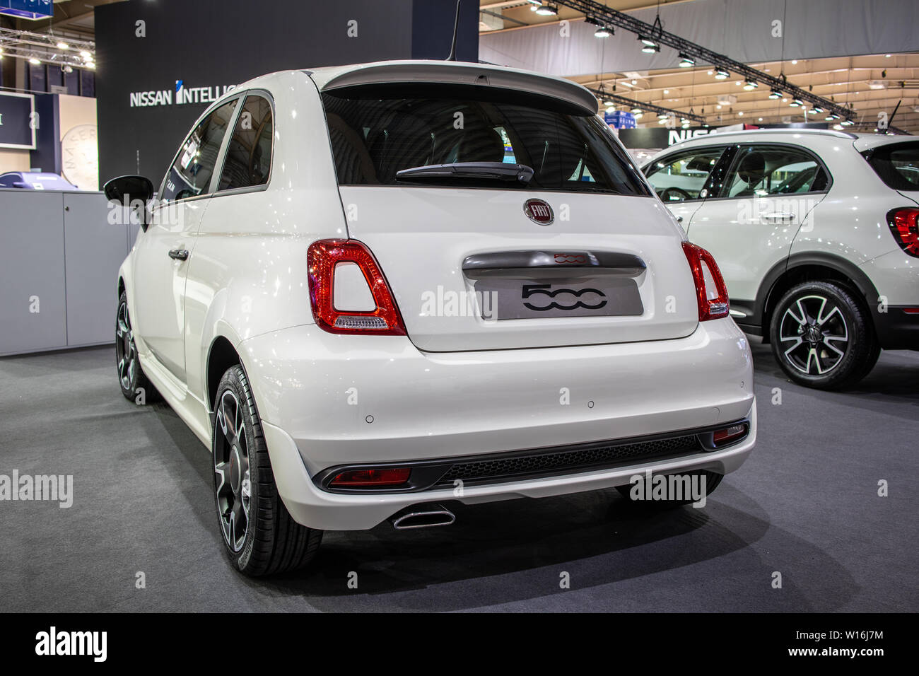 Poznan, Pologne, mars 2019 Fiat 500 blanc métallisé à Poznan International Motor Show, fabriqués et commercialisés par Fiat Banque D'Images