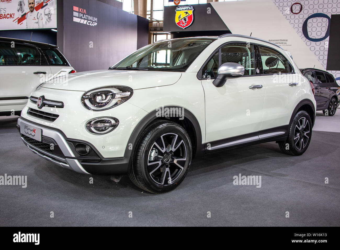 Poznan, Pologne, mars 2019 Fiat blanc 500X, Poznan International Motor Show, croisement d'un véhicule utilitaire sport (VUS) fabriqués par Fiat Banque D'Images