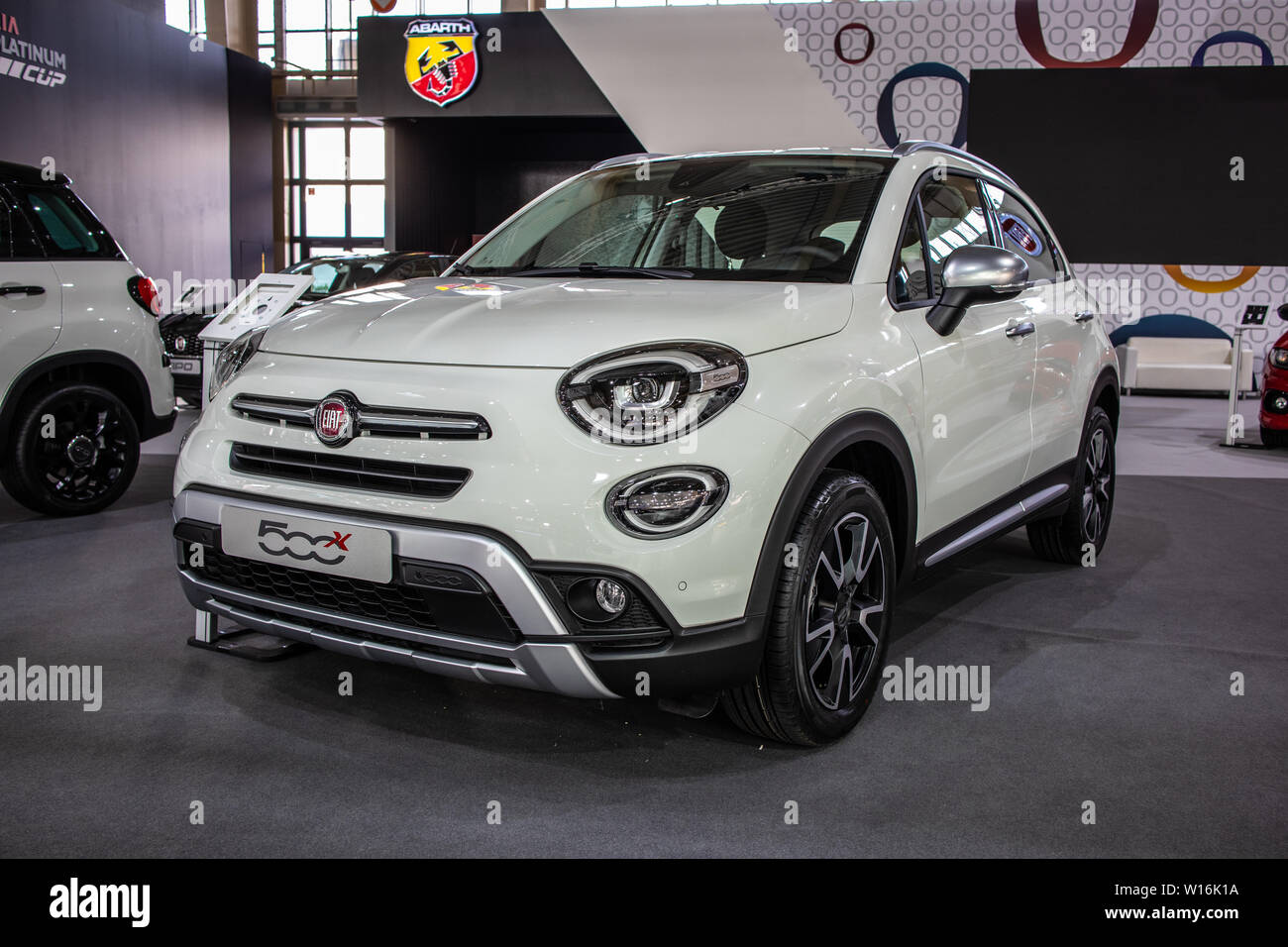 Poznan, Pologne, mars 2019 Fiat blanc 500X, Poznan International Motor Show, croisement d'un véhicule utilitaire sport (VUS) fabriqués par Fiat Banque D'Images
