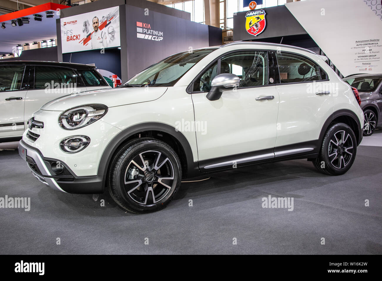 Poznan, Pologne, mars 2019 Fiat blanc 500X, Poznan International Motor Show, croisement d'un véhicule utilitaire sport (VUS) fabriqués par Fiat Banque D'Images