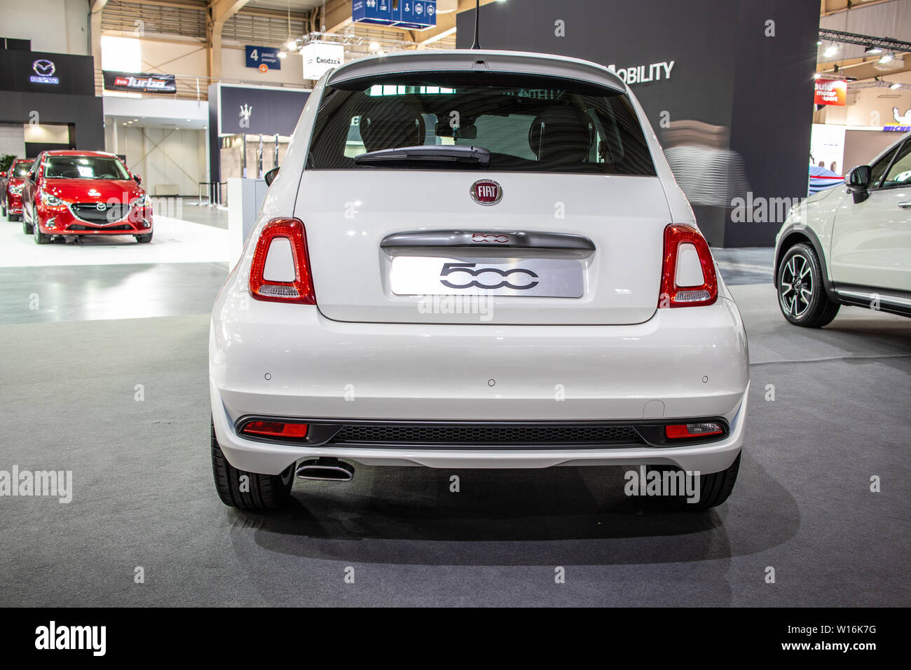 Poznan, Pologne, mars 2019 Fiat 500 blanc métallisé à Poznan International Motor Show, fabriqués et commercialisés par Fiat Banque D'Images