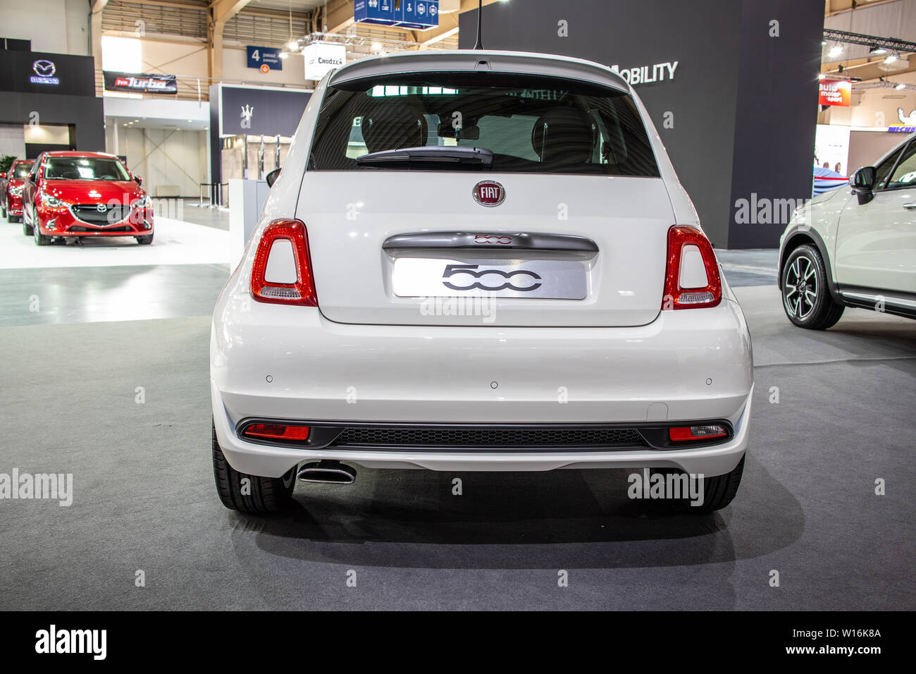 Poznan, Pologne, mars 2019 Fiat 500 blanc métallisé à Poznan International Motor Show, fabriqués et commercialisés par Fiat Banque D'Images