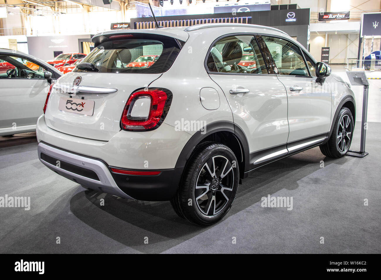 Poznan, Pologne, mars 2019 Fiat blanc 500X, Poznan International Motor Show, croisement d'un véhicule utilitaire sport (VUS) fabriqués par Fiat Banque D'Images