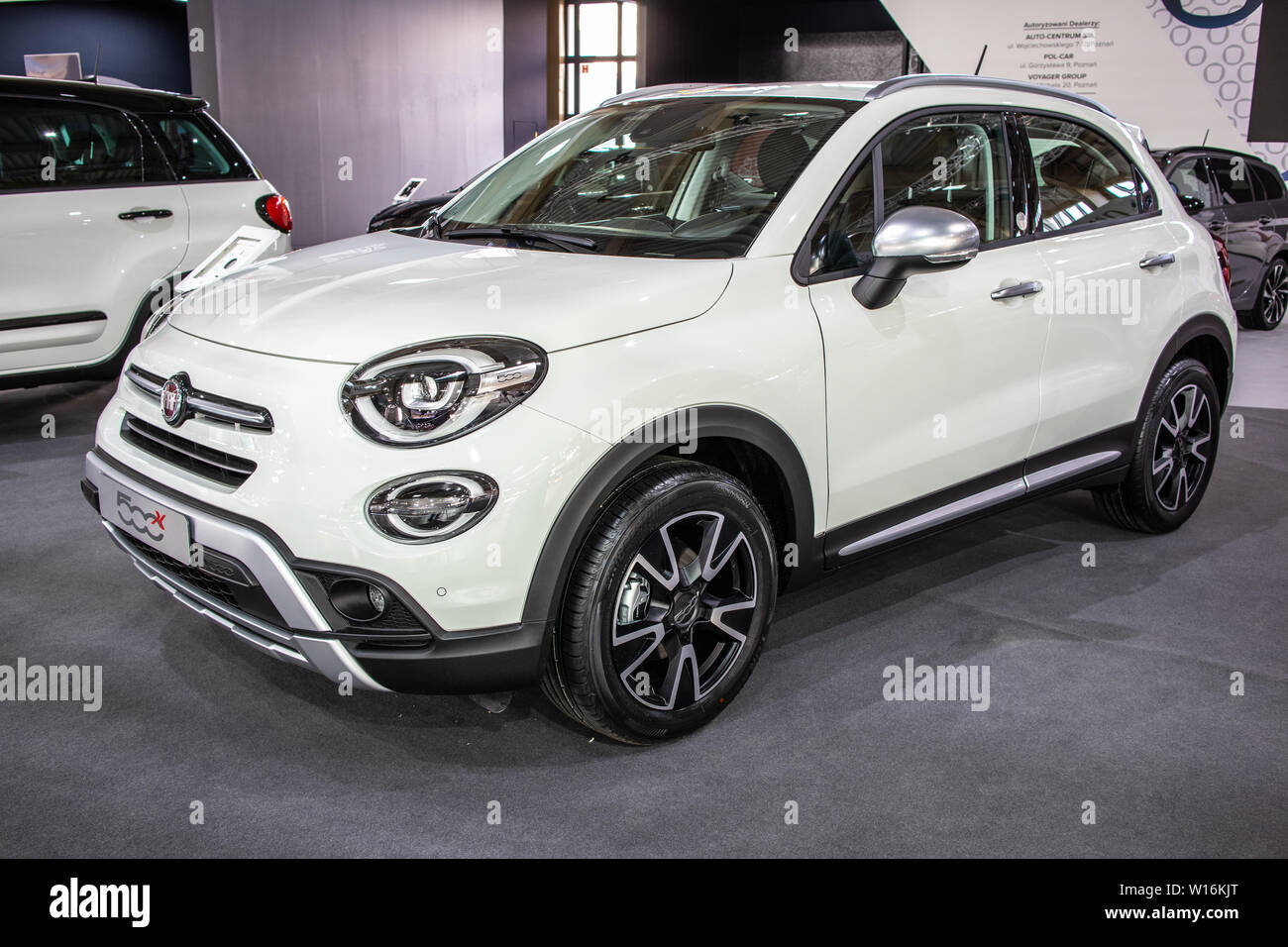 Poznan, Pologne, mars 2019 Fiat blanc 500X, Poznan International Motor Show, croisement d'un véhicule utilitaire sport (VUS) fabriqués par Fiat Banque D'Images