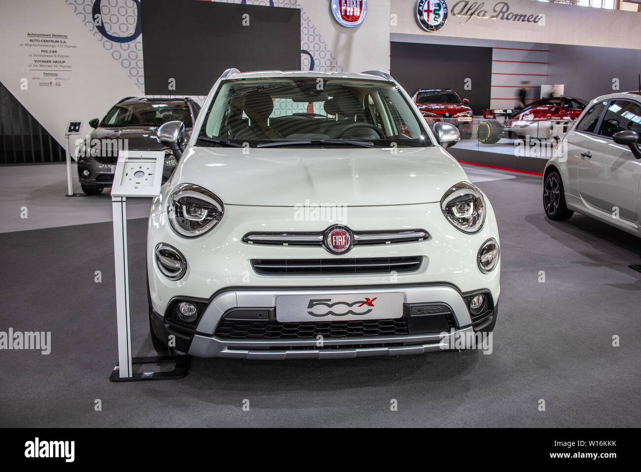 Poznan, Pologne, mars 2019 Fiat blanc 500X, Poznan International Motor Show, croisement d'un véhicule utilitaire sport (VUS) fabriqués par Fiat Banque D'Images