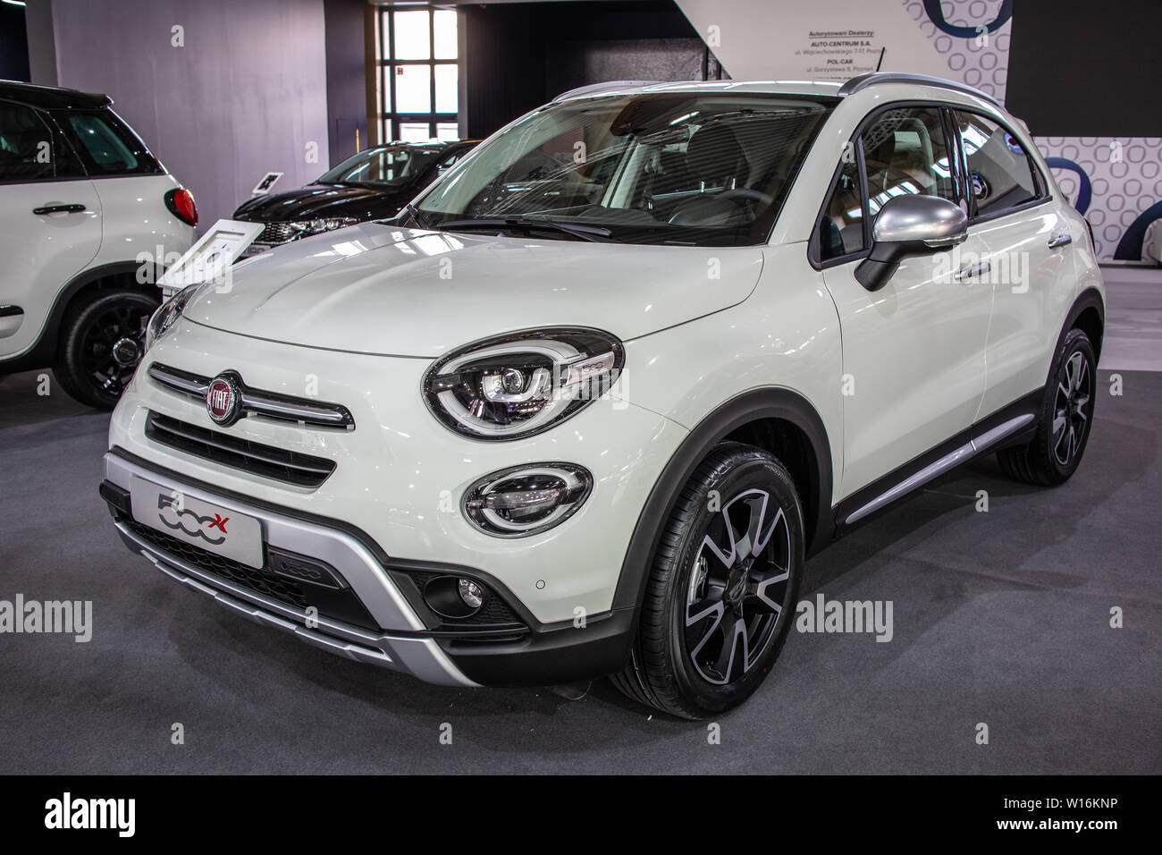 Poznan, Pologne, mars 2019 Fiat blanc 500X, Poznan International Motor Show, croisement d'un véhicule utilitaire sport (VUS) fabriqués par Fiat Banque D'Images