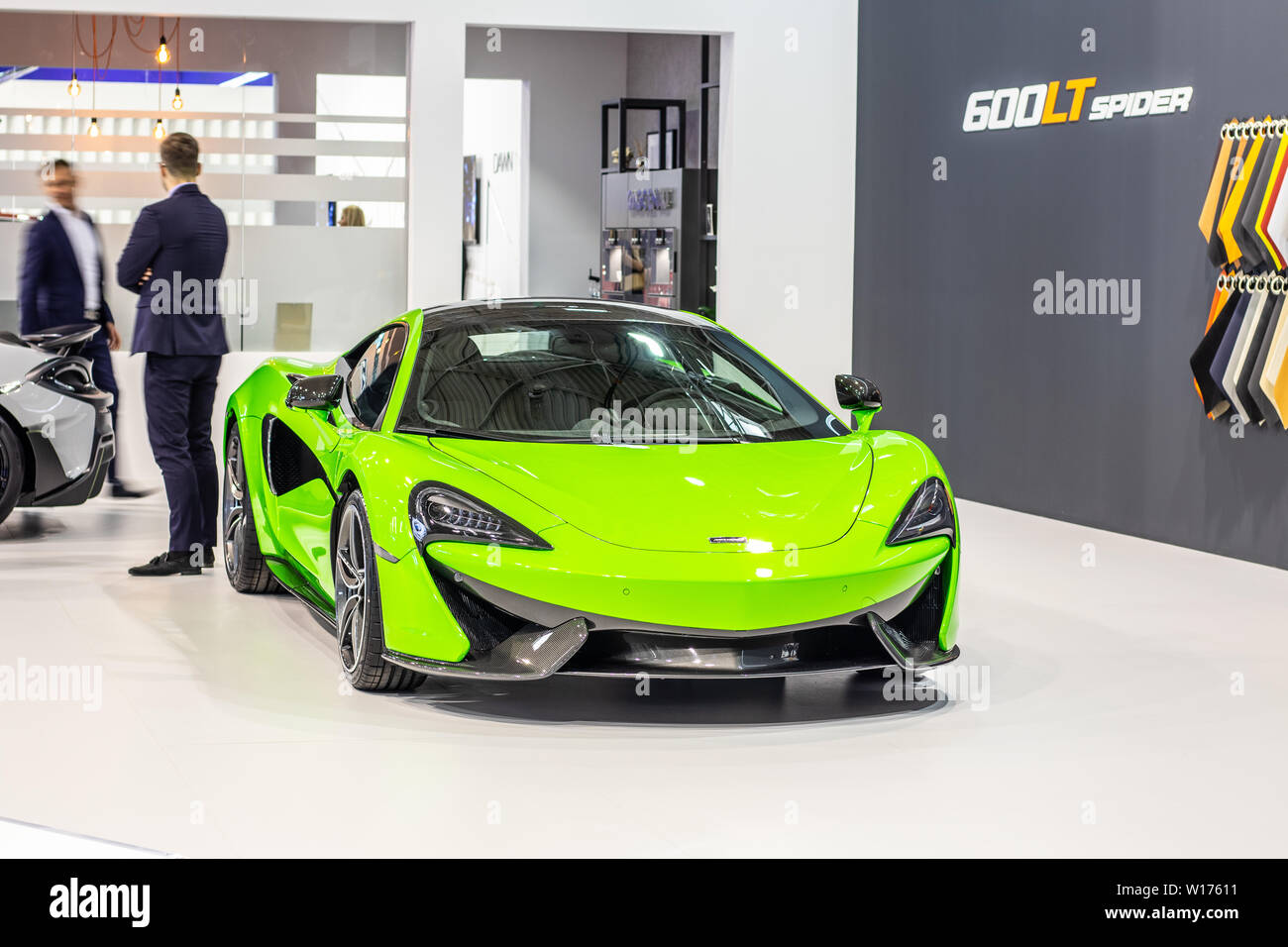 Poznan, Pologne, Mars 2019 : McLaren vert métallique série 570s Coupé Sport à Poznan International Motor Show, créé par McLaren supercar Banque D'Images