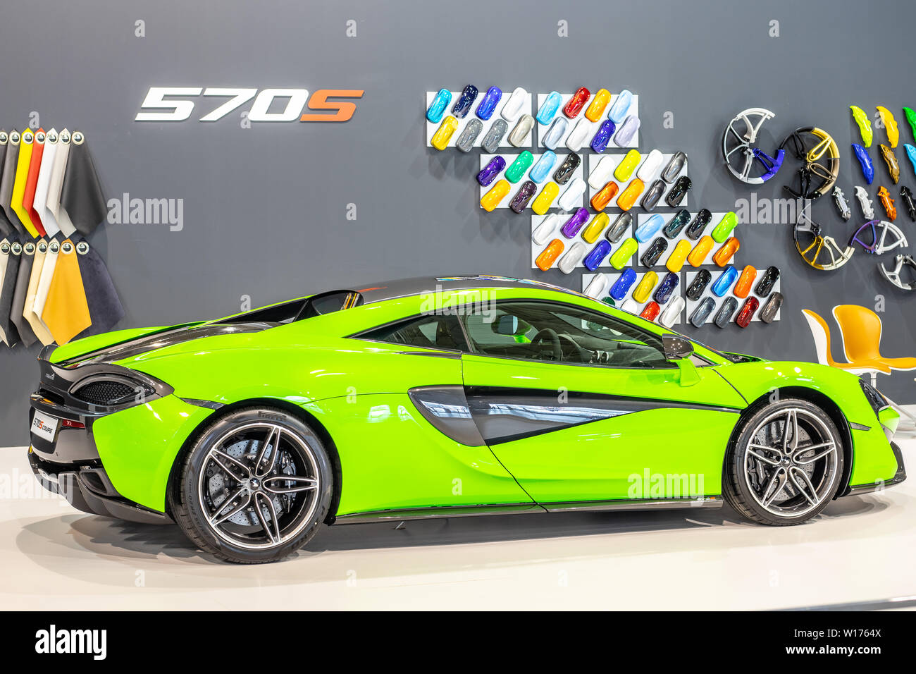 Poznan, Pologne, Mars 2019 : McLaren vert métallique série 570s Coupé Sport à Poznan International Motor Show, créé par McLaren supercar Banque D'Images