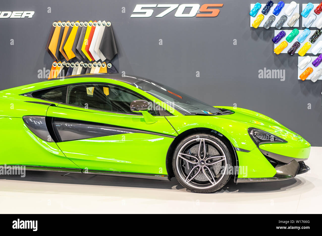 Poznan, Pologne, Mars 2019 : McLaren vert métallique série 570s Coupé Sport à Poznan International Motor Show, créé par McLaren supercar Banque D'Images