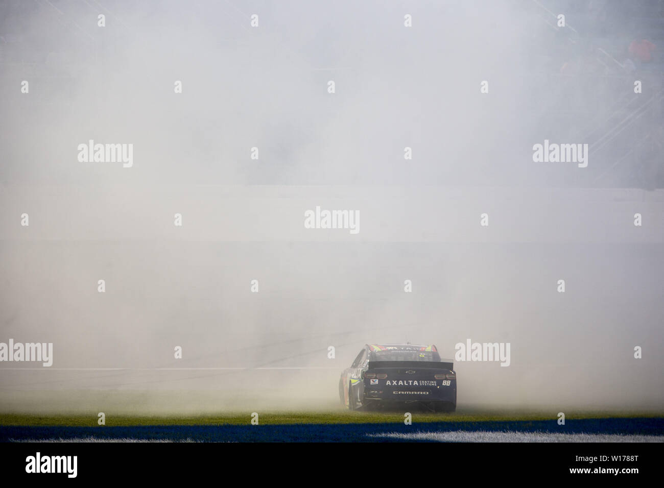 Joliet, Illinois, USA. 30 Juin, 2019. Alex Bowman (88) gagne le Camping World 400 à Chicagoland Speedway à Joliet, Illinois (Image Crédit : © Stephen A. Arce/ASP) Credit : ZUMA Press, Inc./Alamy Live News Banque D'Images