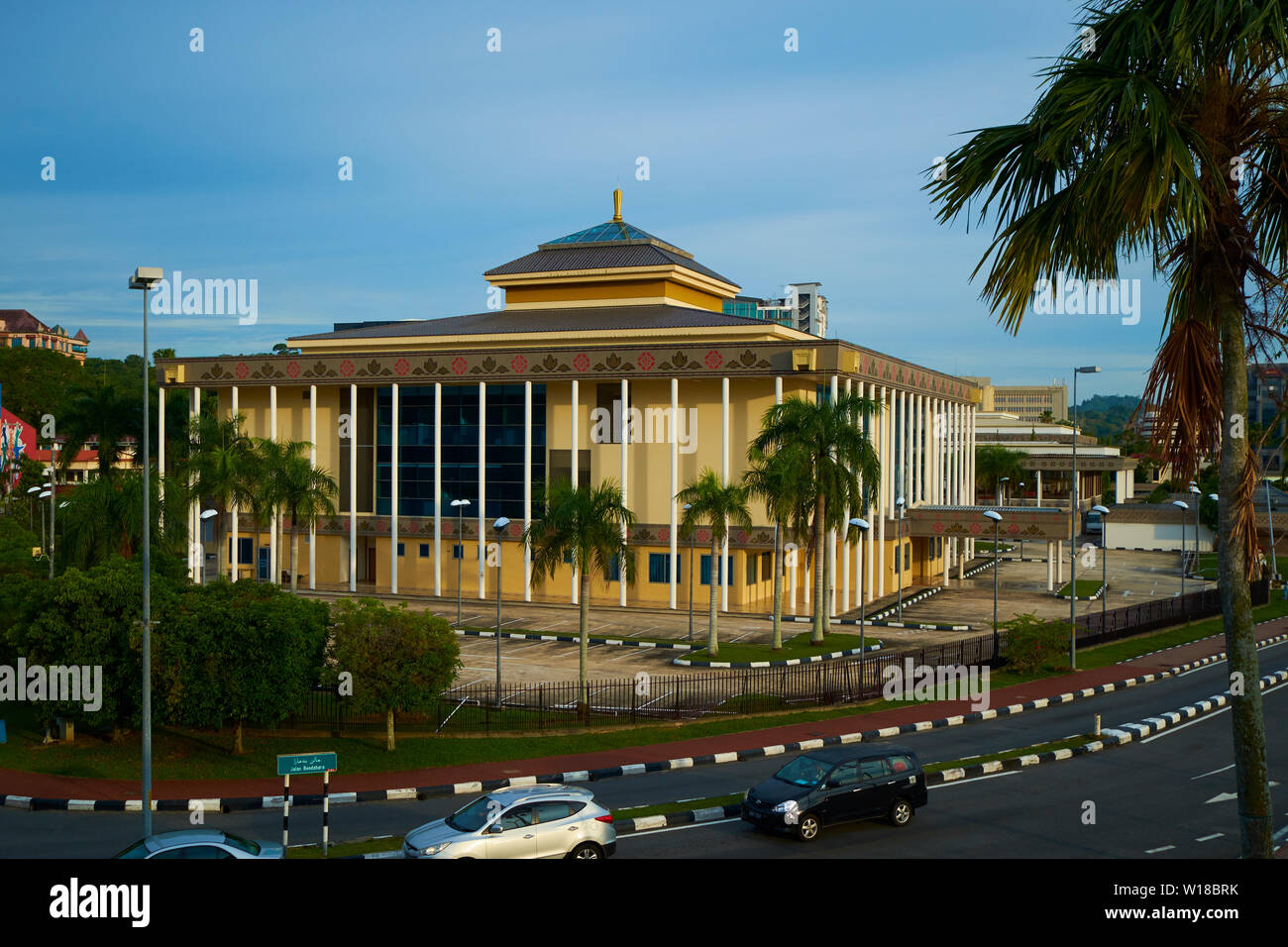 Vue extérieure du bâtiment Jabatan Istiadat Adat à Bandar Seri Begawan, Brunei Banque D'Images