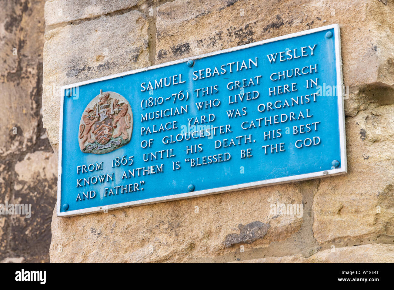 Plaque commémorative à bleu Samuel Sebastian Wesley 1810-1876 musicien et organiste à la cathédrale de Gloucester, Palace Yard, Gloucester UK Banque D'Images