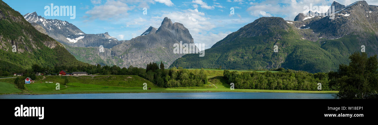 La vallée de Romsdal, Andalsnes, la Norvège. Banque D'Images