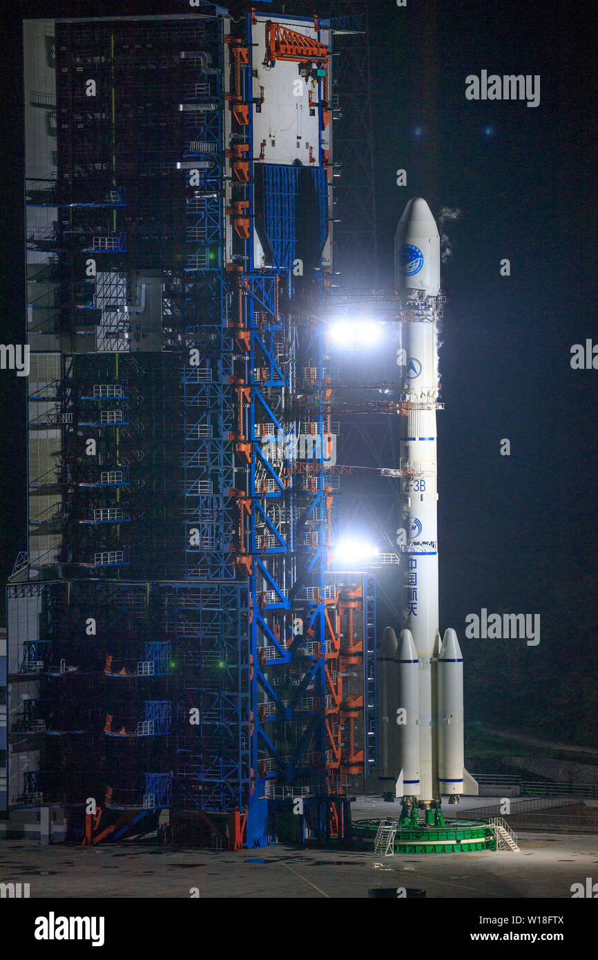 (190701) -- BEIJING, 1 juillet 2019 (Xinhua) -- La Chine envoie un satellite du Système de navigation par satellite BeiDou (BDS) dans l'espace du centre de lancement de satellites de Xichang Xichang, dans le sud-ouest de la province chinoise du Sichuan, le 25 juin 2019. (Xinhua/Guo Wenbin) Banque D'Images