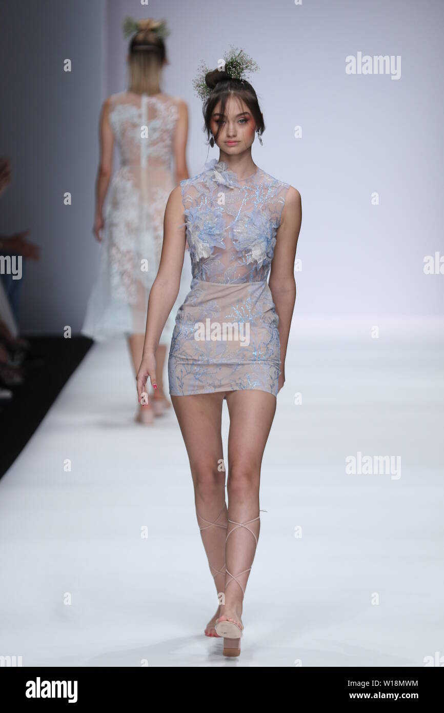 La piste de marche modèles au Lana Mueller montrer lors de la Mercedes-Benz Fashion Week Spring/Summer 2020 de Berlin à ewerk le 1 juillet, 2019 à Berlin, Allemagne. Banque D'Images
