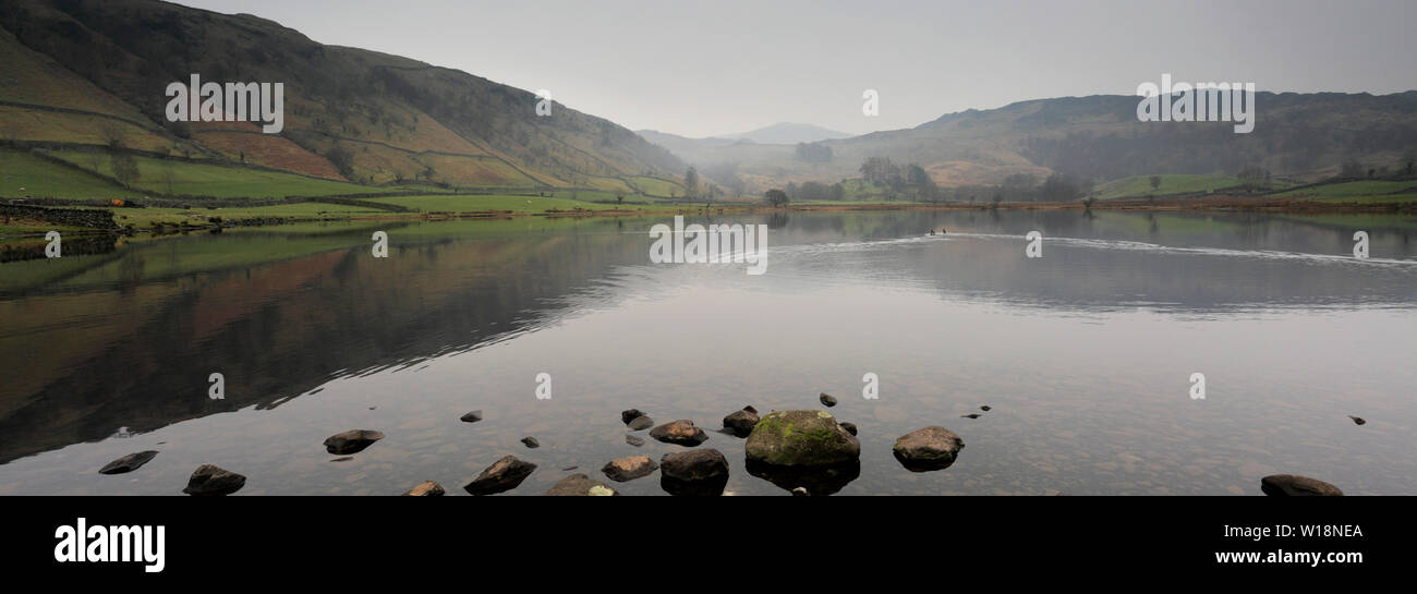 Vue sur Misty Watendlath tarn, Keswick, Parc National de Lake District, Cumbria, England, UK Banque D'Images