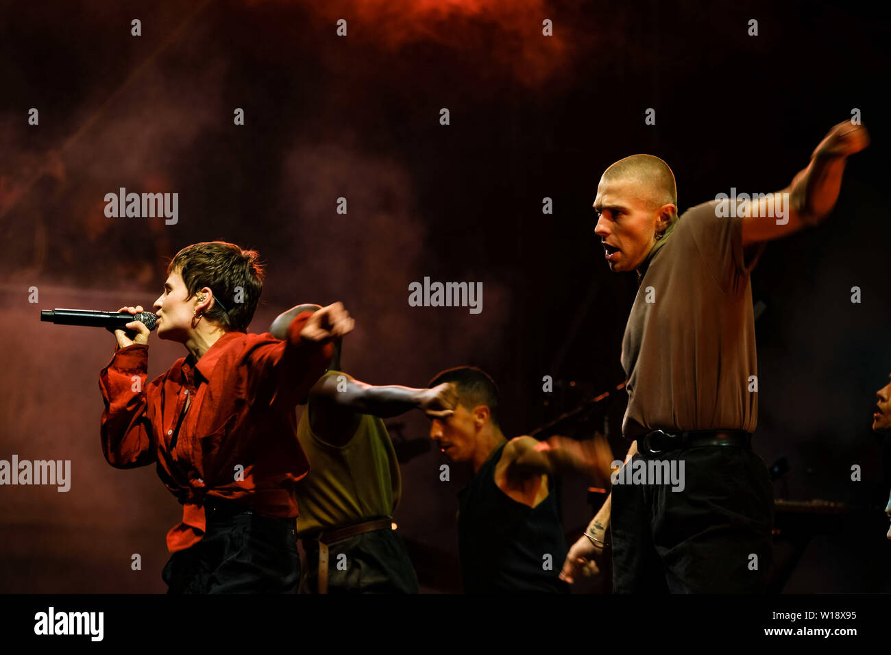 Pilton, Somerset, Royaume-Uni. 30 Juin, 2019. Christine et le Queens joue sur l'autre scène à Glastonbury Festival 2019 le dimanche 30 juin 2019 à Digne ferme, Pilton. Héloïse Marguerite Letissier. Photo par Julie Edwards. Credit : Julie Edwards/Alamy Live News Banque D'Images