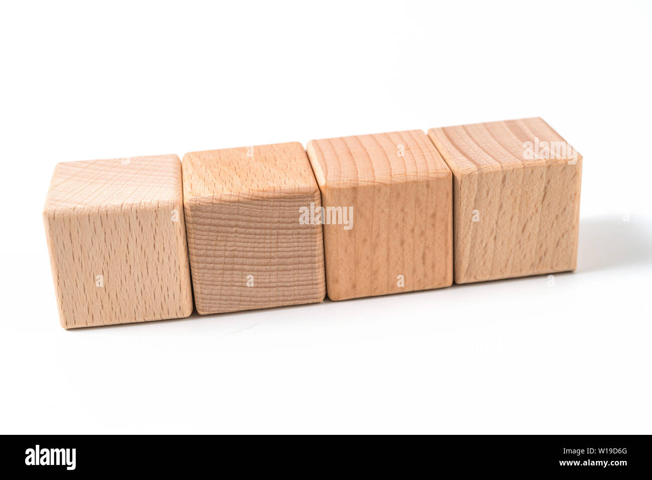 Concept d'affaires - Résumé du vrai géométrique cube de bois flottant sur fond gris et c'est pas 3D render Banque D'Images