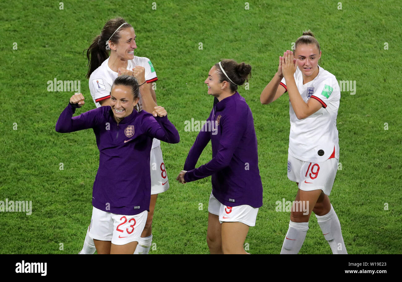 Lucy l'Angleterre Staniforth (à gauche) célèbre après le coup de sifflet final Banque D'Images