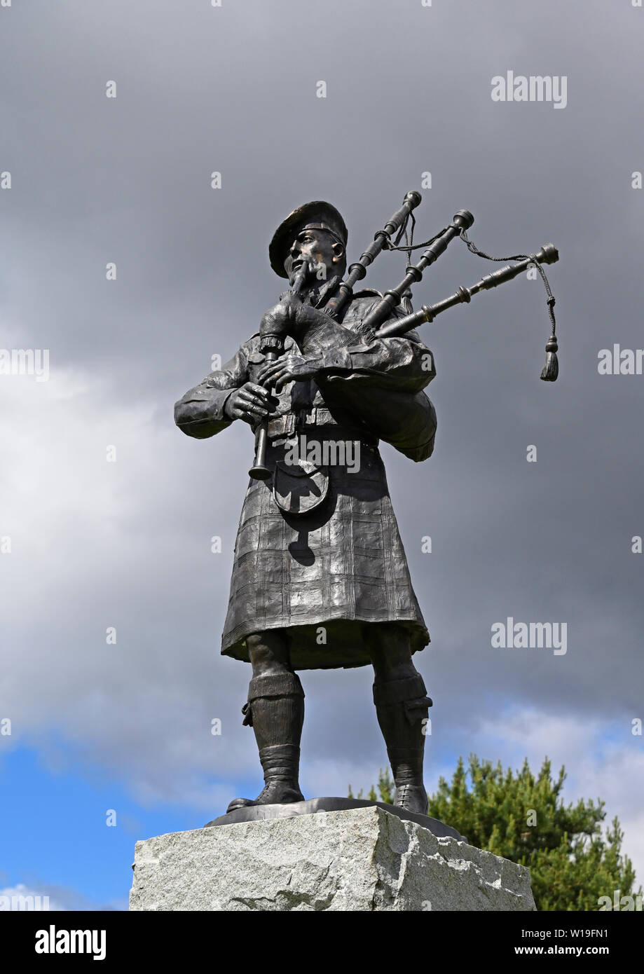 Le 51e (Highland) Division Pipers Memorial. La House of Bruar, Blair Atholl, Perth et Kinross, Ecosse, Royaume-Uni, Europe. Banque D'Images