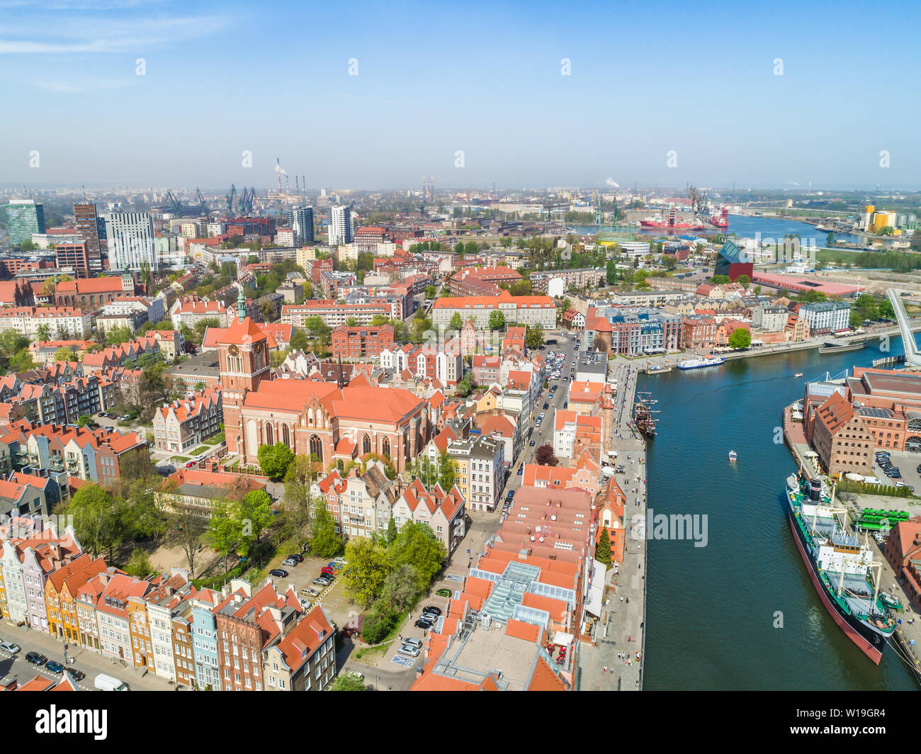 Gdańsk - la rivière Motlawa et du port touristique. Le paysage de Gdansk à partir d'une vue à vol d'oiseau. La ville portuaire de Gdansk. Banque D'Images