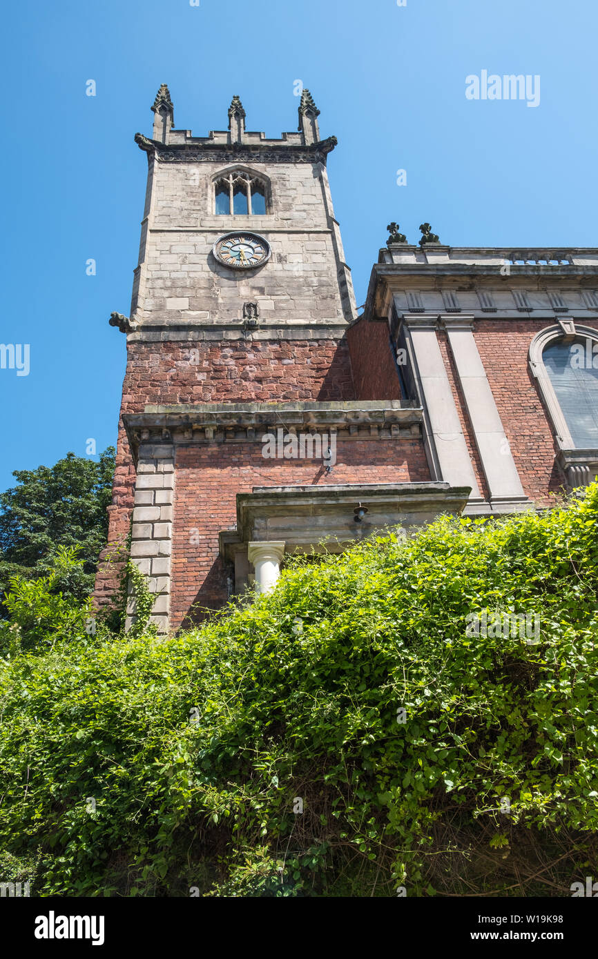 Saint Julian's Church tower dans le poisson, dans le centre de Shrewsbury, Shropshire, Angleterre Banque D'Images