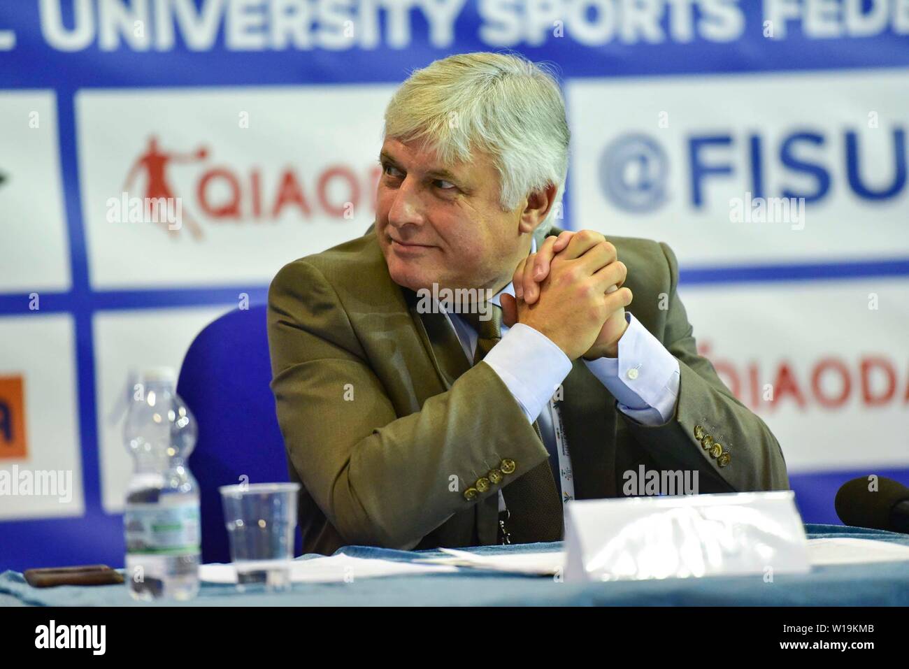 Napoli, Italie. 1er juillet 2019. Le Secrétaire général de la FISU Eric Saintrond durant la conférence de presse d'ouverture de la 30e Universiade d'été 2019 à Naples au Media Centre de presse de la Mostra d'Oltremare de Napoli Crédit : Paola Visone/Pacific Press/Alamy Live News Banque D'Images