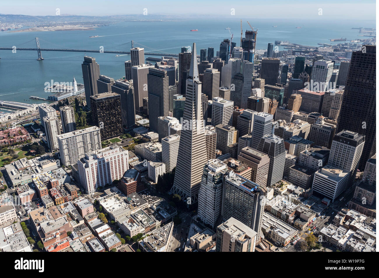 San Francisco, Californie, USA - 19 septembre 2016 : Vue aérienne de la Transamerica Tower et centre-ville de San Francisco. Banque D'Images