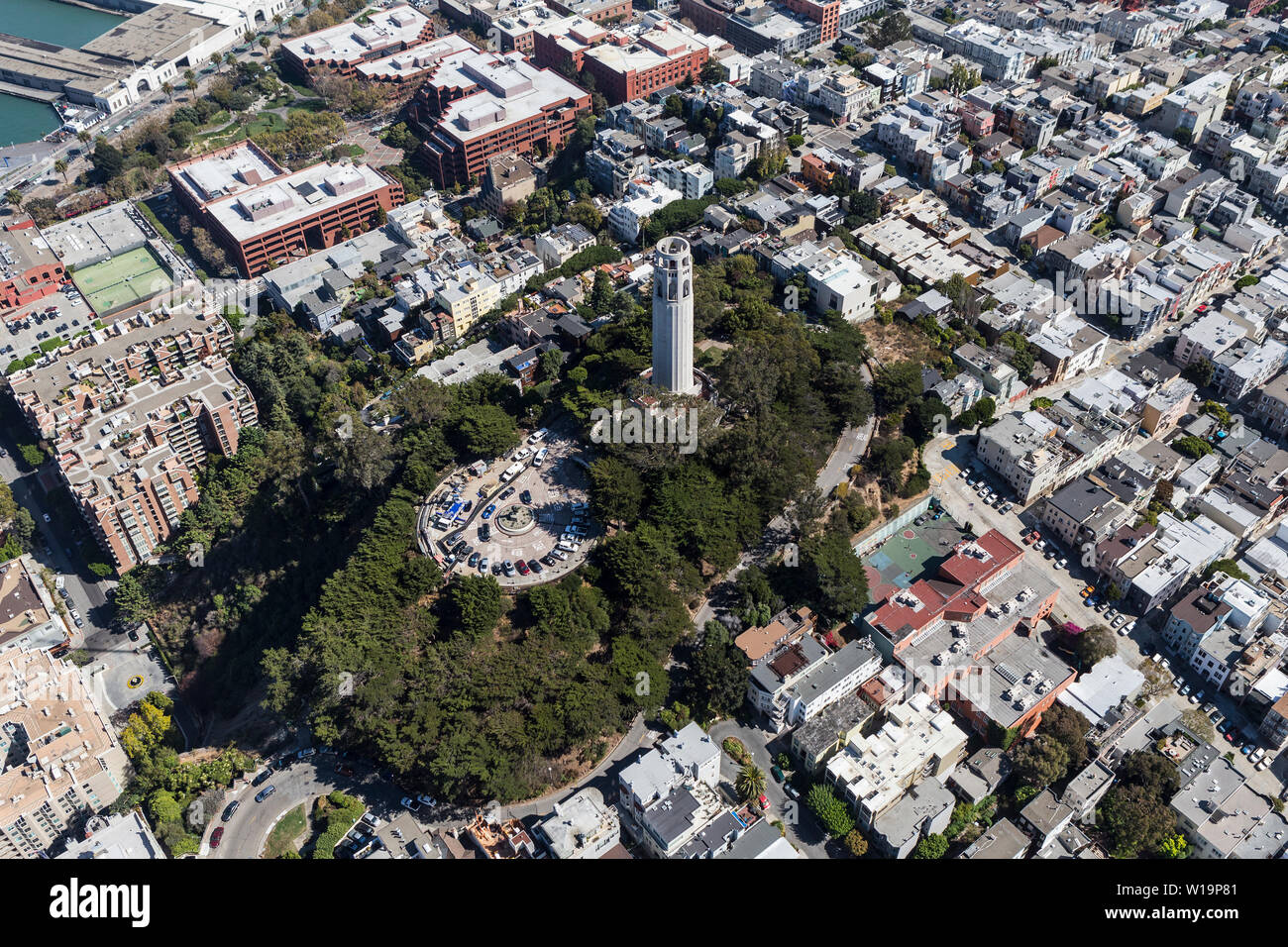 Vue aérienne de la plage nord de voisinage et la Coit Tower Park à San Francisco, Californie. Banque D'Images
