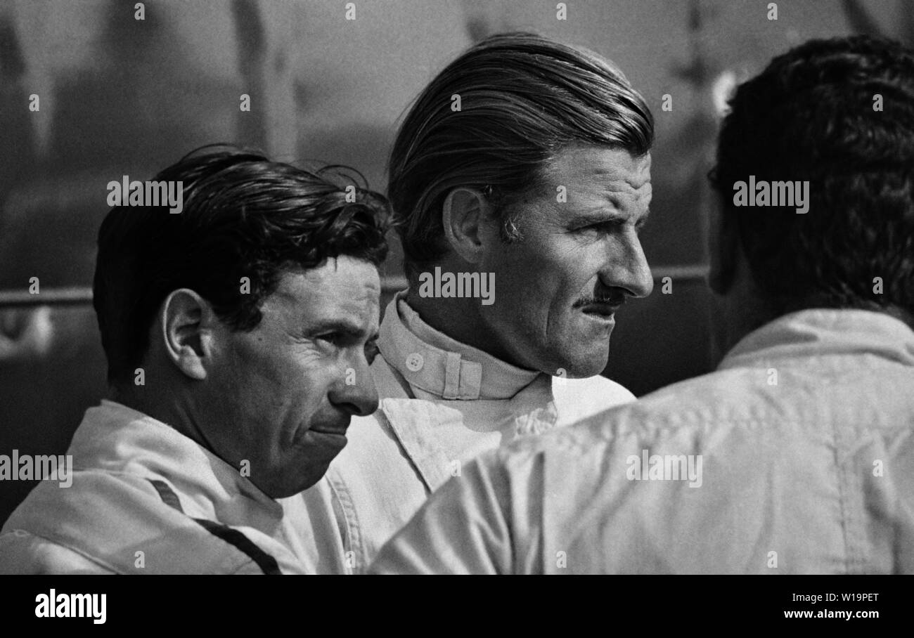 Pilotes de course, Jim Clark 31 ans avec Graham Hill Banque D'Images