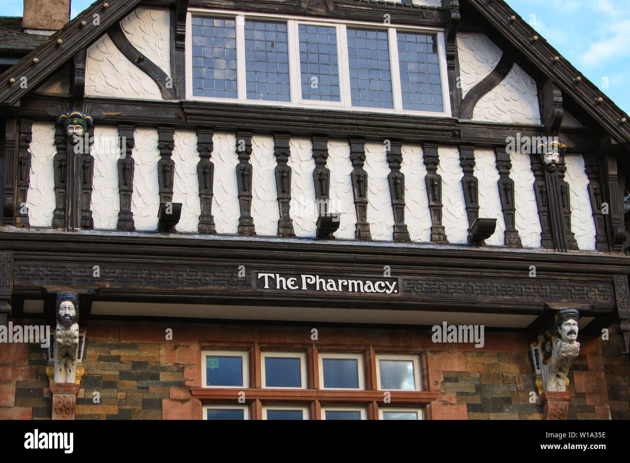 Une façade traditionnelle de style Tudor House dans le Parc National de Lake District. Angleterre, Royaume-Uni. Banque D'Images