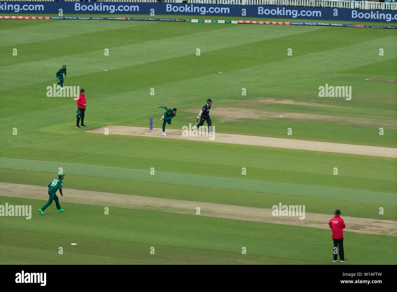 28 juin 2019 - Pakistan Le rythme cardiaque en action contre l'ouverture de la Nouvelle-Zélande au cours de leurs batteurs 2019 ICC Cricket World Cup clash à Edgbaston Banque D'Images