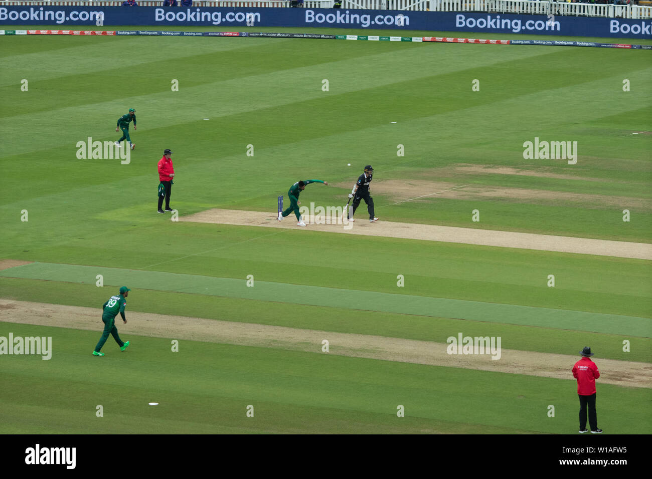 28 juin 2019 - Pakistan Le rythme cardiaque en action contre l'ouverture de la Nouvelle-Zélande au cours de leurs batteurs 2019 ICC Cricket World Cup clash à Edgbaston Banque D'Images