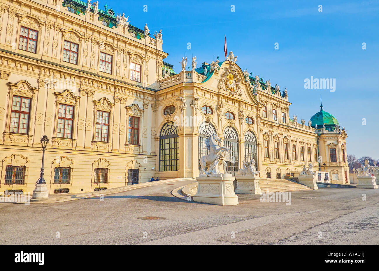 Vienne, Autriche - 18 février 2019 : La belle entrée principale du Palais du Belvédère supérieur est un chef-d'ancien style baroque autrichien dans ar Banque D'Images