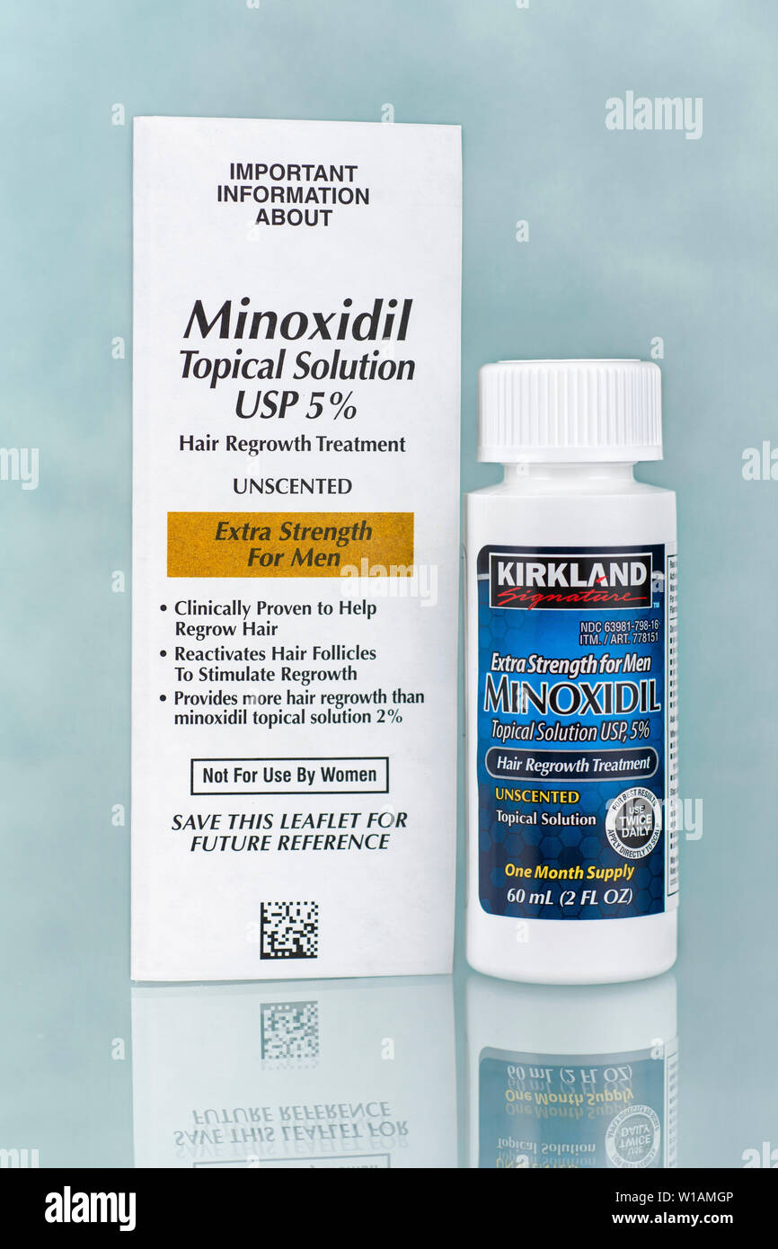 Le minoxidil en solution topique 5  % Bouteille, traitement repousse des cheveux Banque D'Images