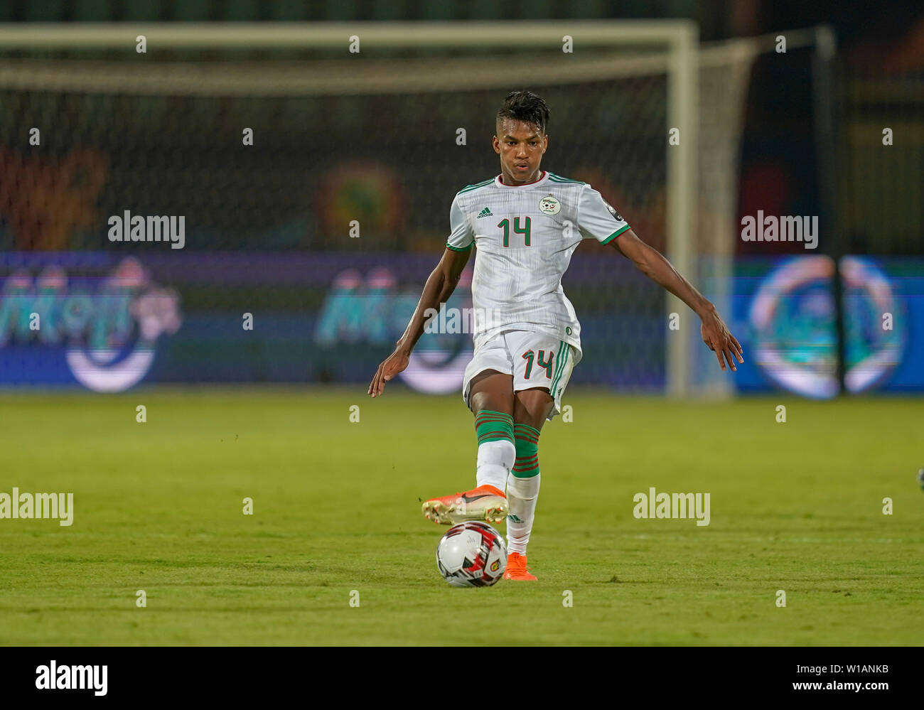 Le Caire, Égypte. 1er juillet 2019. Hicham Boudaoui de l'Algérie lors de la coupe d'Afrique des Nations 2019 match entre l'Algérie et la Tanzanie au stade Al Salam du Caire, Égypte. Ulrik Pedersen/CSM/Alamy Live News Banque D'Images