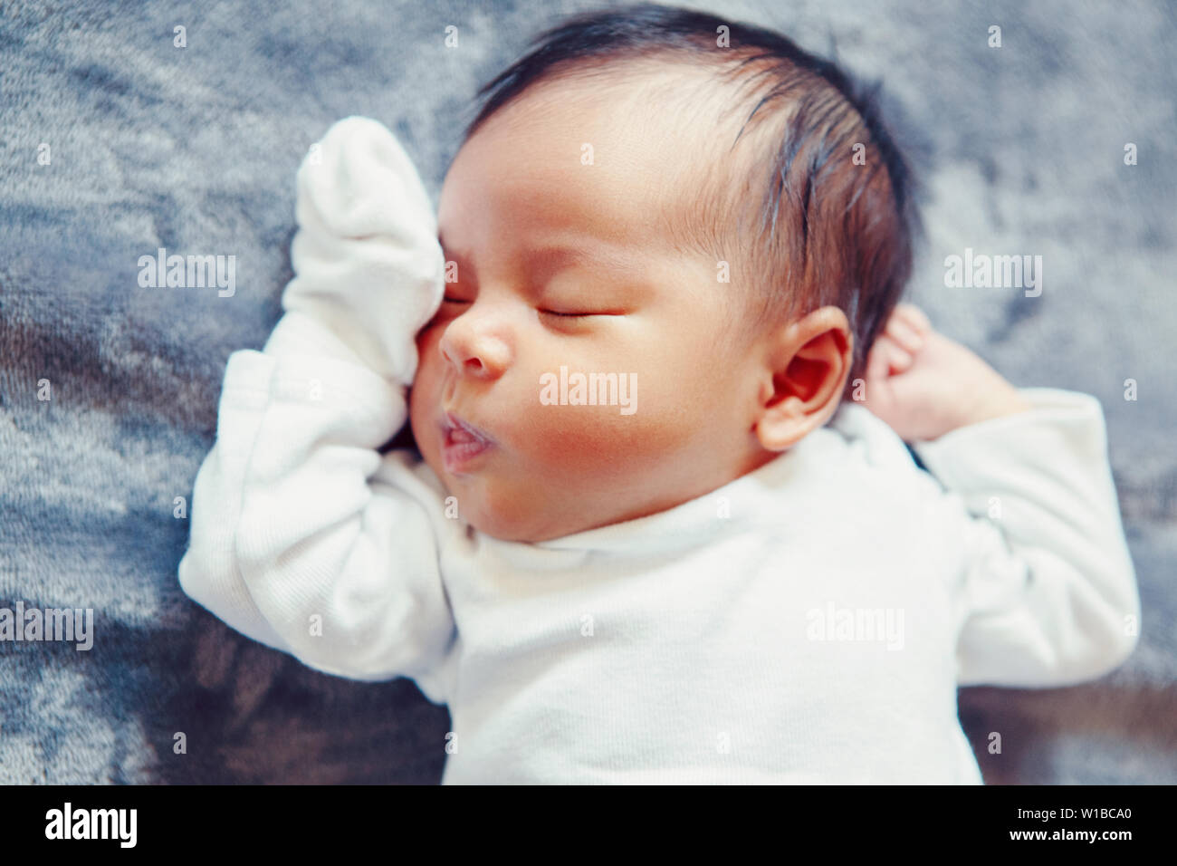 Bebe Metisse Banque D Image Et Photos Alamy Bebe Metisse Banque D Image Et Photos Alamy