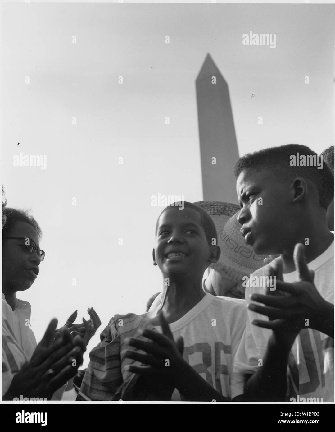 Manifestation à Washington, D.C. [enfants près du Washington Monument.] Banque D'Images